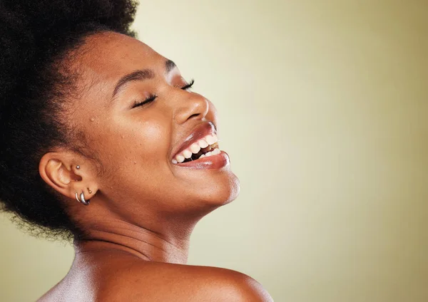 Ομορφιά Περιποίηση Δέρματος Και Μαύρη Γυναίκα Χαμόγελο Στούντιο Φυσικό Πρόσωπο — Φωτογραφία Αρχείου