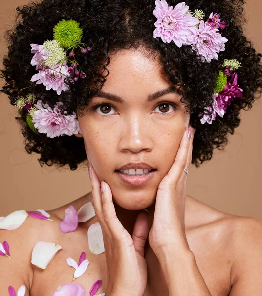 Schoonheid Gezicht Zwarte Vrouw Met Bloem Kunst Creatief Portret Voor — Stockfoto