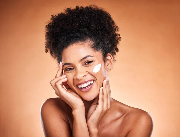 Huid Gezicht Crème Van Zwarte Vrouw Studio Voor Cosmetica Schoonheid — Stockfoto