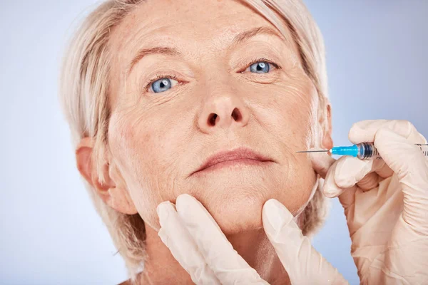 Botox Mulher Sênior Injeção Para Saúde Pele Lisa Bem Estar — Fotografia de Stock