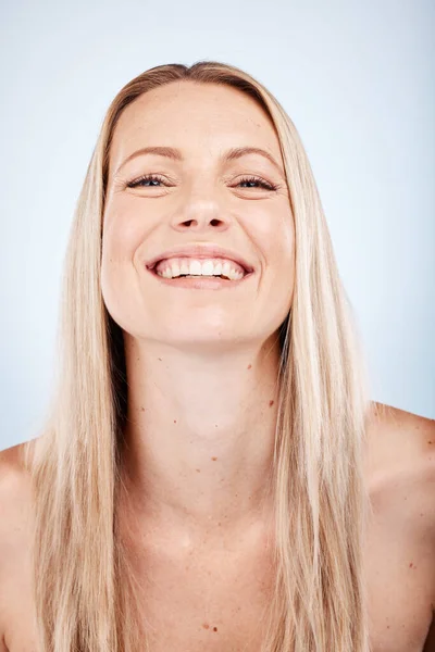 Happy Blonde Hair Wellness Portrait Model Salon Quality Straight Hairstyle — Stock Photo, Image