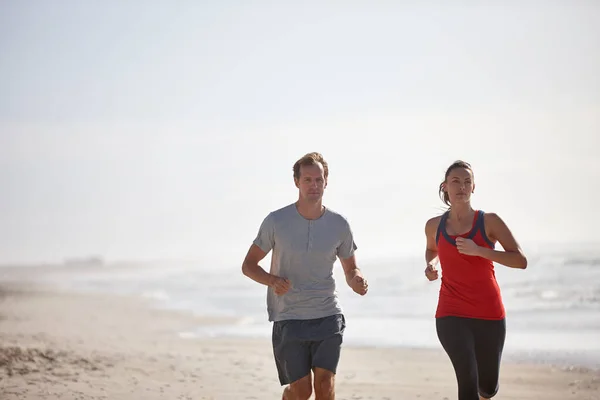 Correr Manhã Cedo Praia Jovem Casal Exercitando Livre — Fotografia de Stock