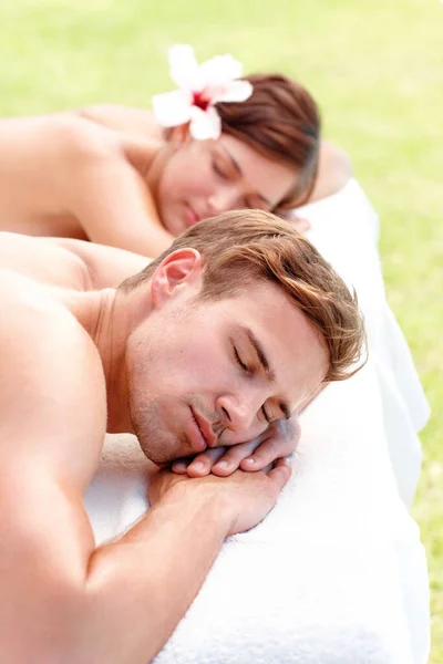 Partilhar Sonhos Felizes Casal Relaxado Esperando Por Uma Massagem — Fotografia de Stock