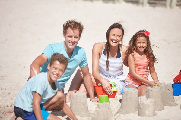 Making Family Masterpiece Out Sand Happy Family Building Sandcastles Together — Stock Photo, Image