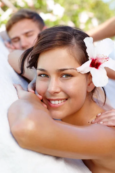 Taking Time Treat Ourselves Pretty Young Woman Receiving Massage Her — Stock Photo, Image