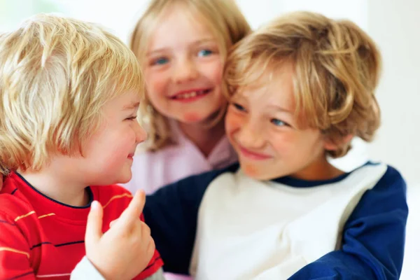 Glada Barn Som Leker Tillsammans Porträtt Lyckliga Barn Som Leker — Stockfoto