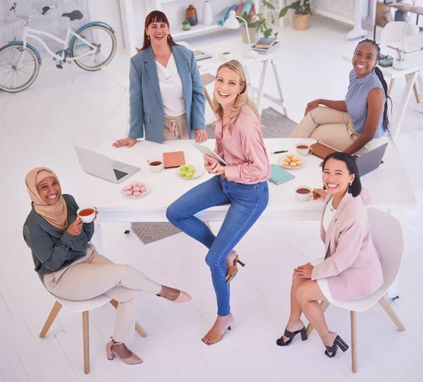 Mulheres Diversidade Escritórios Colaboração Startup Criativa Para Trabalho Equipe Funcionários — Fotografia de Stock