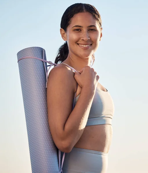 Portret Fitness Kobiety Maty Jogi Gotowy Treningu Lub Zen Medytacji — Zdjęcie stockowe