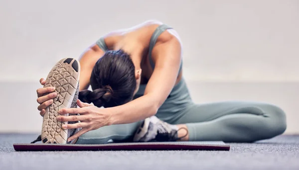Vrouw Fitness Benen Stretching Mat Sportschool Training Training Oefening Voor — Stockfoto