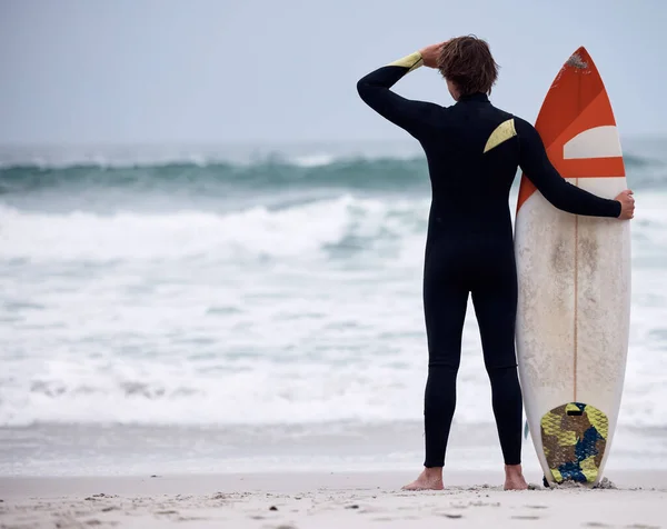 Esportes Fitness Surf Com Homem Praia Com Maquete Para Treinamento — Fotografia de Stock