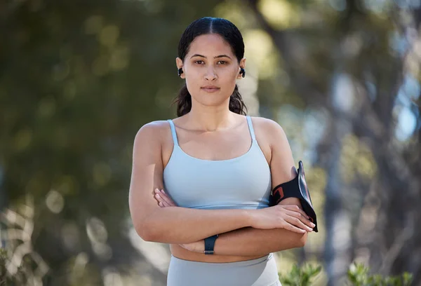 Fitness Retrato Mujer Con Los Brazos Cruzados Listos Para Entrenar —  Fotos de Stock