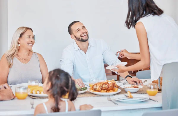 Glückliche Familie Bindung Und Dankbarkeit Essen Esstisch Haus Hause Oder — Stockfoto