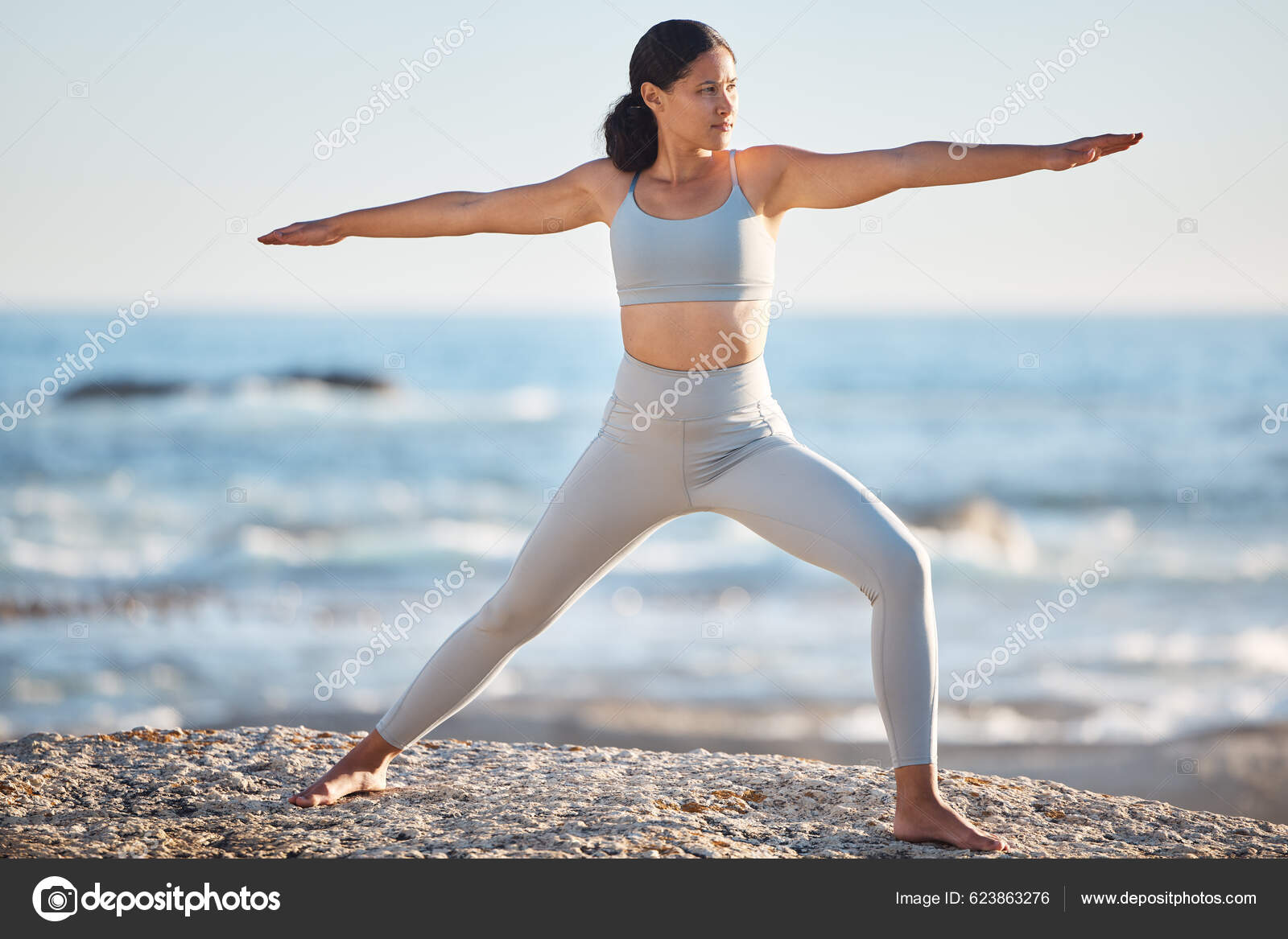 Yoga Alongamento Mulher Praia Com Bem Estar Corporal Fitness