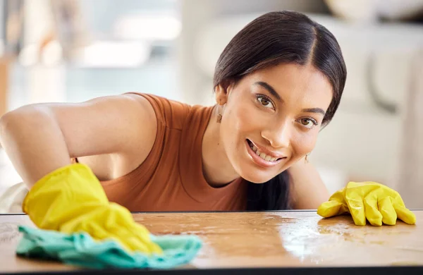 Smile Cleaning Fabric Portrait Woman Table Hygiene Bacteria Dust Housekeeping — Stock Photo, Image