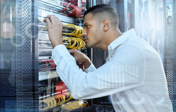 Datacenter Technicus Man Serverruimte Voor 404 Error Glitch Cybersecurity Met — Stockfoto