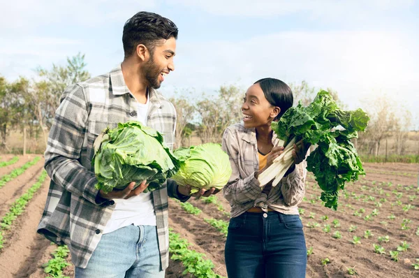 Glückliche Landarbeiter Gemüse Und Landwirtschaft Der Natur Umwelt Und Nachhaltigkeit — Stockfoto