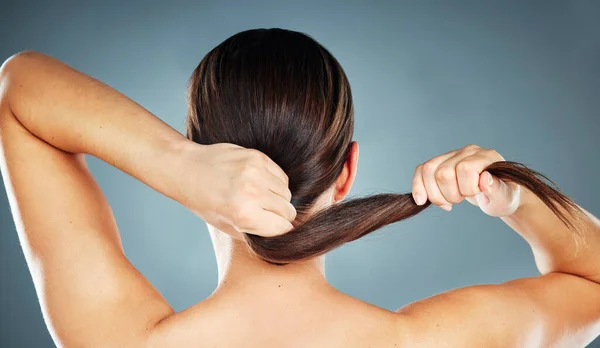 Salon Włosy Zdrowe Widok Tyłu Kobiety Naturalnym Wzrostem Włosów Rutynowe — Zdjęcie stockowe