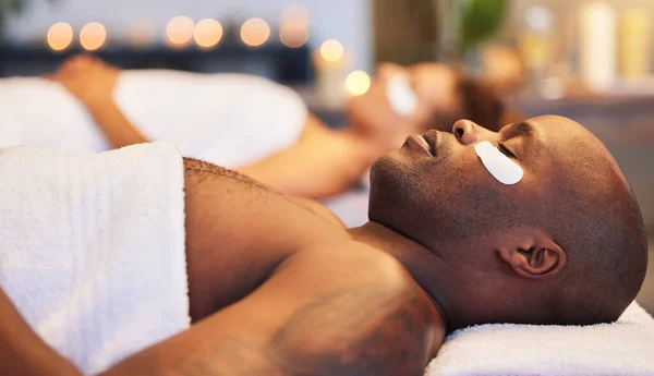 Zwarte Man Schoonheid Gezicht Spa Voor Koppel Wellness Therapie Luxe — Stockfoto