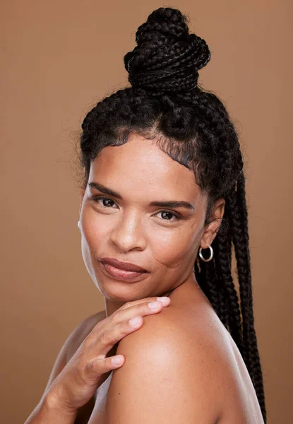 Vrouw Schoonheid Portret Van Zwarte Vrouw Met Vlechten Voor Huidverzorging — Stockfoto
