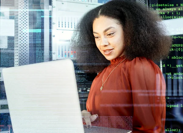 Data Overlay Zwarte Vrouw Met Laptop Serverruimte Toekomst Van Digitale — Stockfoto