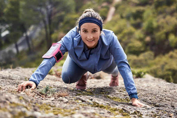 Montañas Escalada Mujer Retrato Ejercicio Senderismo Motivación Naturaleza Joven Atleta — Foto de Stock