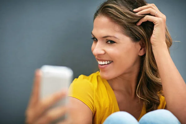 Smiling Selfie Young Woman Taking Selfie Gray Background — Stock Photo, Image