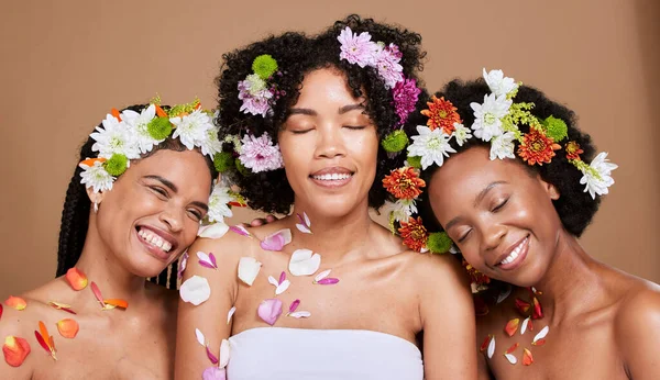 Schoonheid Diversiteit Bloemen Voor Natuurlijk Haar Huidverzorging Studio Met Vrouwelijke — Stockfoto