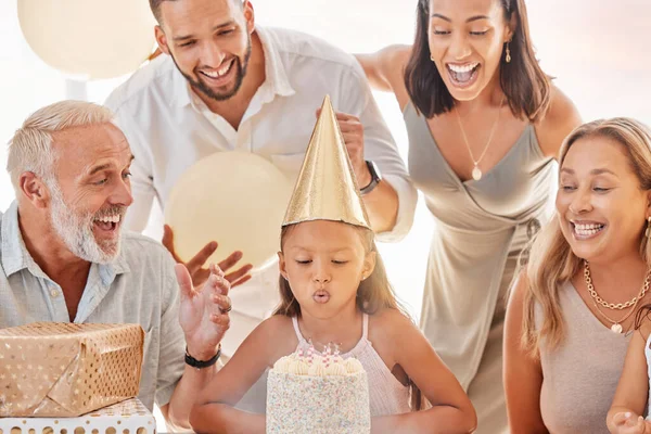 Tort Urodzinowy Świeczka Uroczystości Rodzinne Impreza Śpiew Dekoracjami Wydarzenie Prezent — Zdjęcie stockowe
