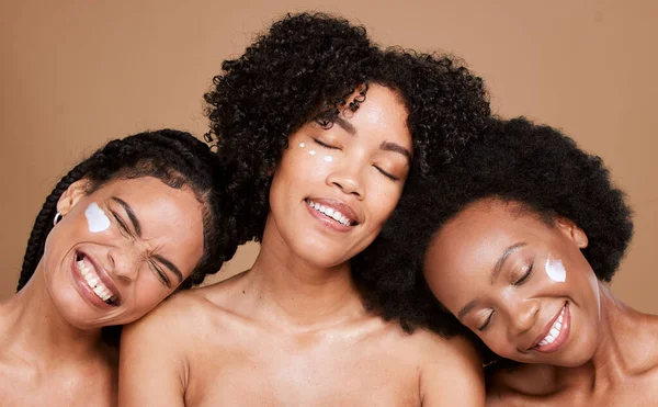 Huidverzorging Crème Vrouw Groep Studio Voor Schoonheid Gezichtsproduct Cosmetica Het — Stockfoto