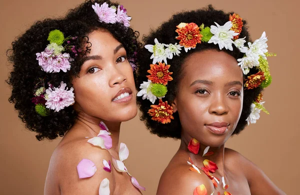 Beleza Flores Cuidados Com Pele Com Mulheres Negras Amigos Juntos — Fotografia de Stock