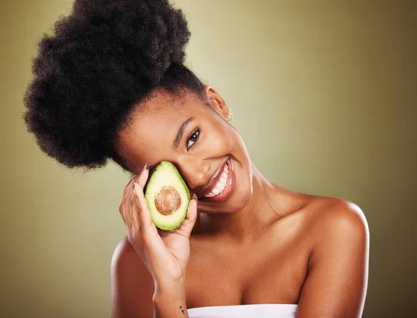 Zwarte Vrouw Huidverzorging Schoonheid Studio Met Avocado Voor Gezondheid Voeding — Stockfoto