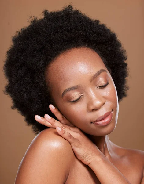 Black Woman Afro Skincare Face Smile Cosmetics Beauty Makeup Brown — Stock Photo, Image