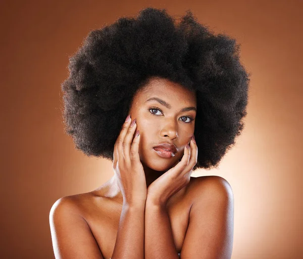 Mujer Negra Cuidado Facial Capilar Cuidado Piel Bienestar Con Afro — Foto de Stock