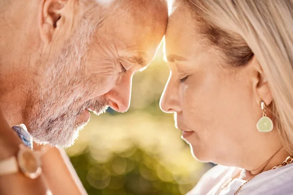 Senior Couple Love Trust While Together Retirement Love Care Trust — Stock Photo, Image