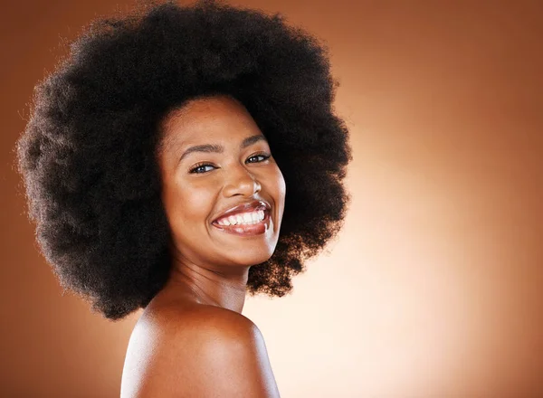 Portré Fekete Szépség Hajápolási Modell Kozmetikai Frizura Afro Empowerment Boldog — Stock Fotó