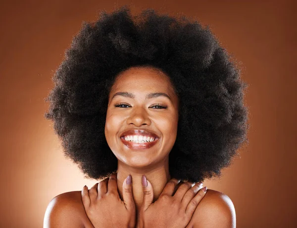 Knuffel Make Zwarte Vrouw Met Eigenliefde Blij Glimlach Voor Schoonheid — Stockfoto
