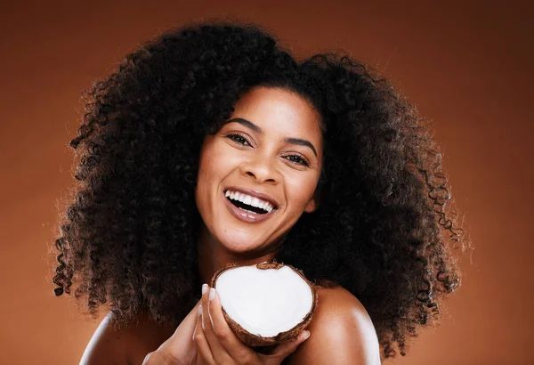 Zwarte Vrouw Kokosnoot Schoonheid Cosmetica Make Natuurlijke Huidverzorging Wellness Luxe — Stockfoto