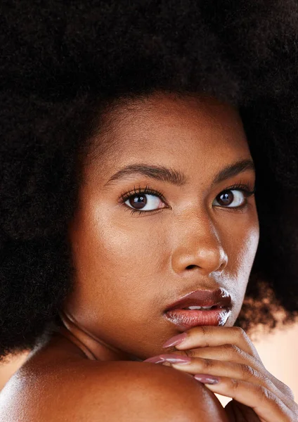 Cuidado Piel Belleza Mujer Negra Estudio Para Cosméticos Productos Maquillaje —  Fotos de Stock