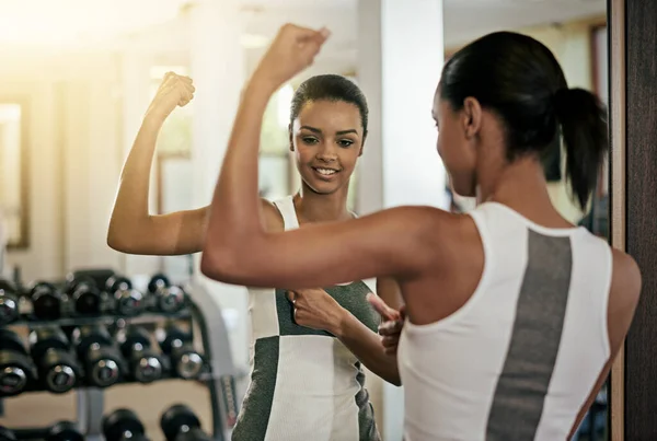 All Her Hard Work Has Paid Young Woman Flexing Her — Stock Photo, Image