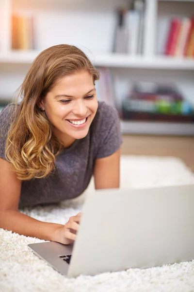 Shes Really Getting Blogging Thing Young Woman Using Her Laptop — Stock Photo, Image