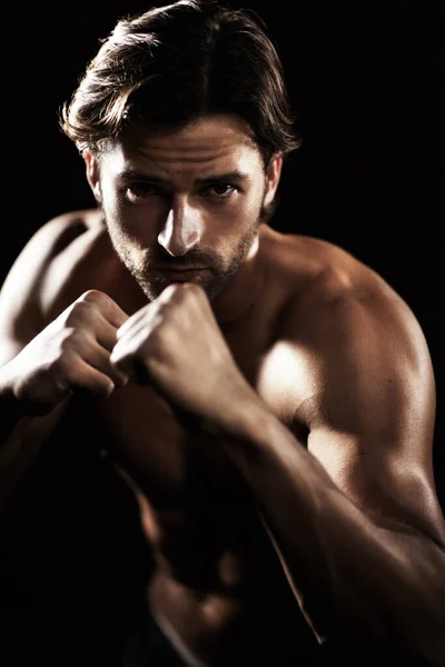 Buena Forma Lucha Retrato Joven Boxeador Musculoso Listo Para Luchar — Foto de Stock