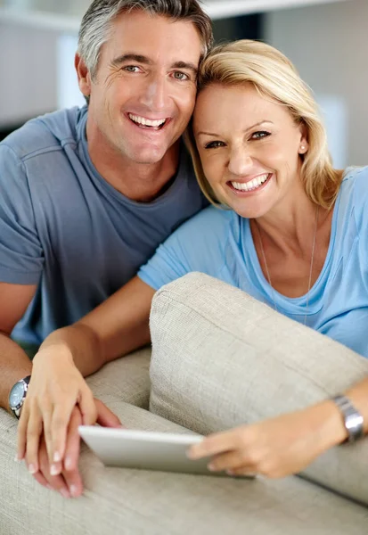 Were Modern Couple Cropped Portrait Affectionate Couple Smiling While Using — Stock Photo, Image