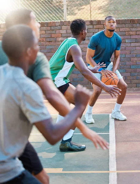 Kosárlabda Játék Csapatsportok Meccslabdapontért Gólszerzésért Vagy Egy Dobásra Készen Kosárlabdapályán — Stock Fotó