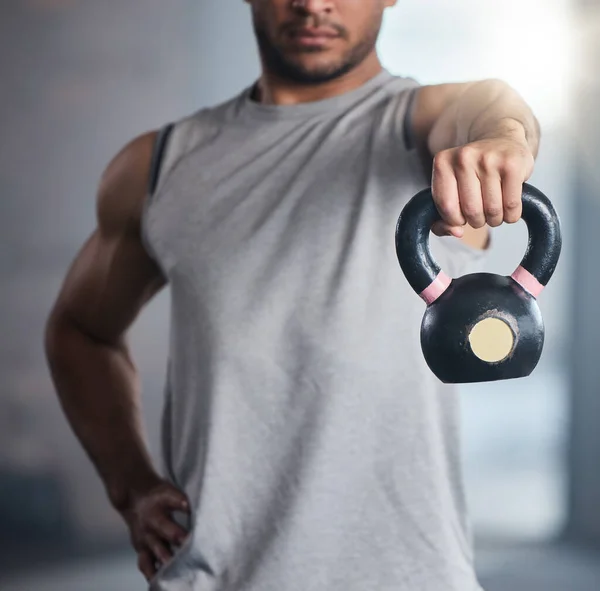 Fitness Bewegung Und Mann Mit Kettlebell Für Krafttraining Und Workout — Stockfoto