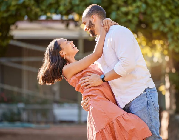 Feliz Amor Casal Dançar Natureza Para Romântico Encontro Verão Juntos — Fotografia de Stock