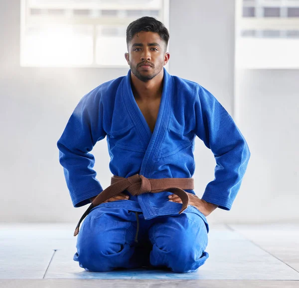 Karate Trénink Portrét Trenéra Připraveného Bojová Umění Boj Sebeobranu Posilovně — Stock fotografie