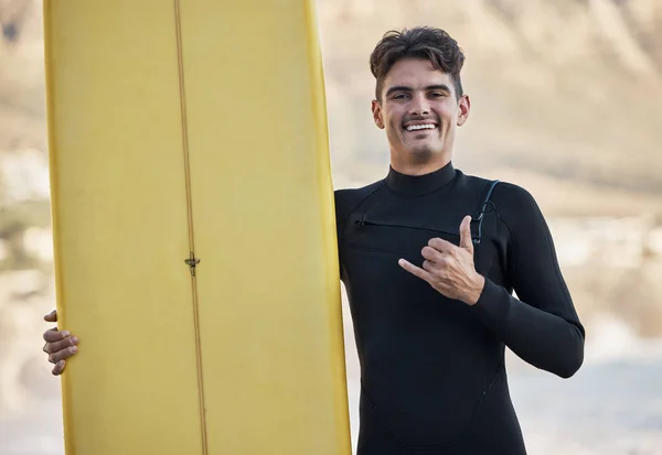 Glücklicher Surfer Handzeichen Und Mann Porträt Und Motivation Strand Und — Stockfoto