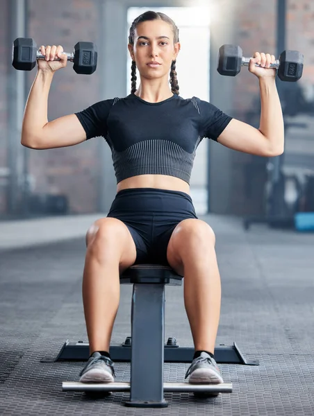 Mujer Fitness Levantamiento Pesas Gimnasio Bienestar Para Motivación Sanitaria Culturismo — Foto de Stock