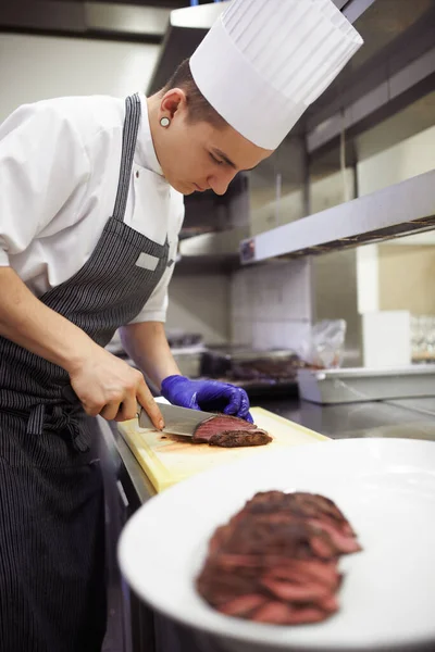 Presentación Todo Chefs Preparando Servicio Comidas Una Cocina Profesional —  Fotos de Stock