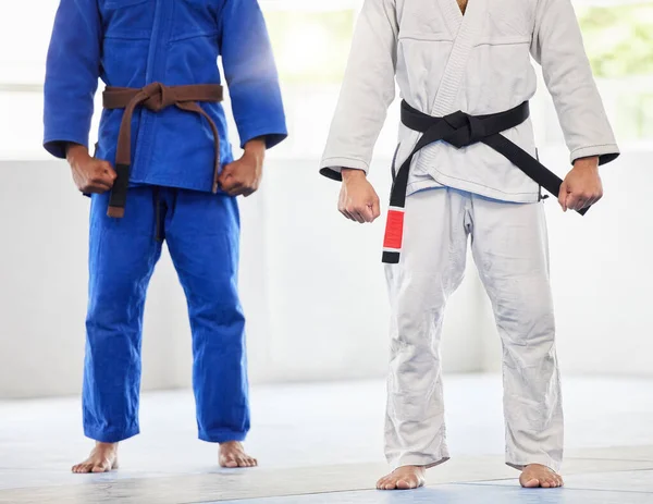 Karate Egyenruha Férfiak Dojo Egyenruha Elkezd Képzés Testmozgás Edzés Elkötelezettséggel — Stock Fotó